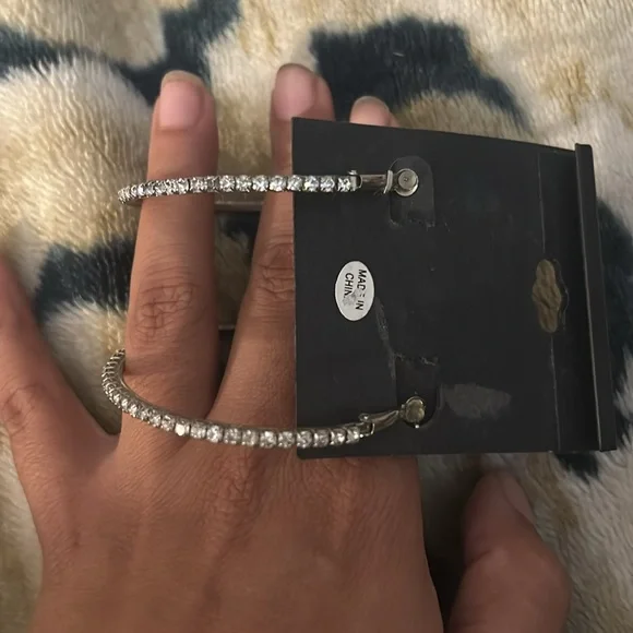 Steve Madden hoops - Picture 2 of 2